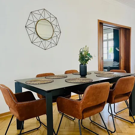 Luxusapartment Im Dichterviertel *garten*parkplatz*wifi* *